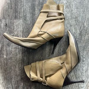 Bottega Veneta Tan Leather Pointed-Toe Ankle Booties